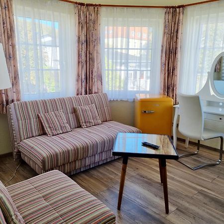 Hotel Waterkant 사스니츠 외부 사진