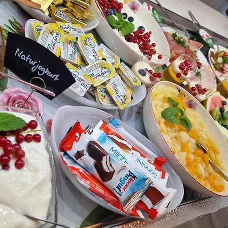 Hotel Waterkant 사스니츠 외부 사진