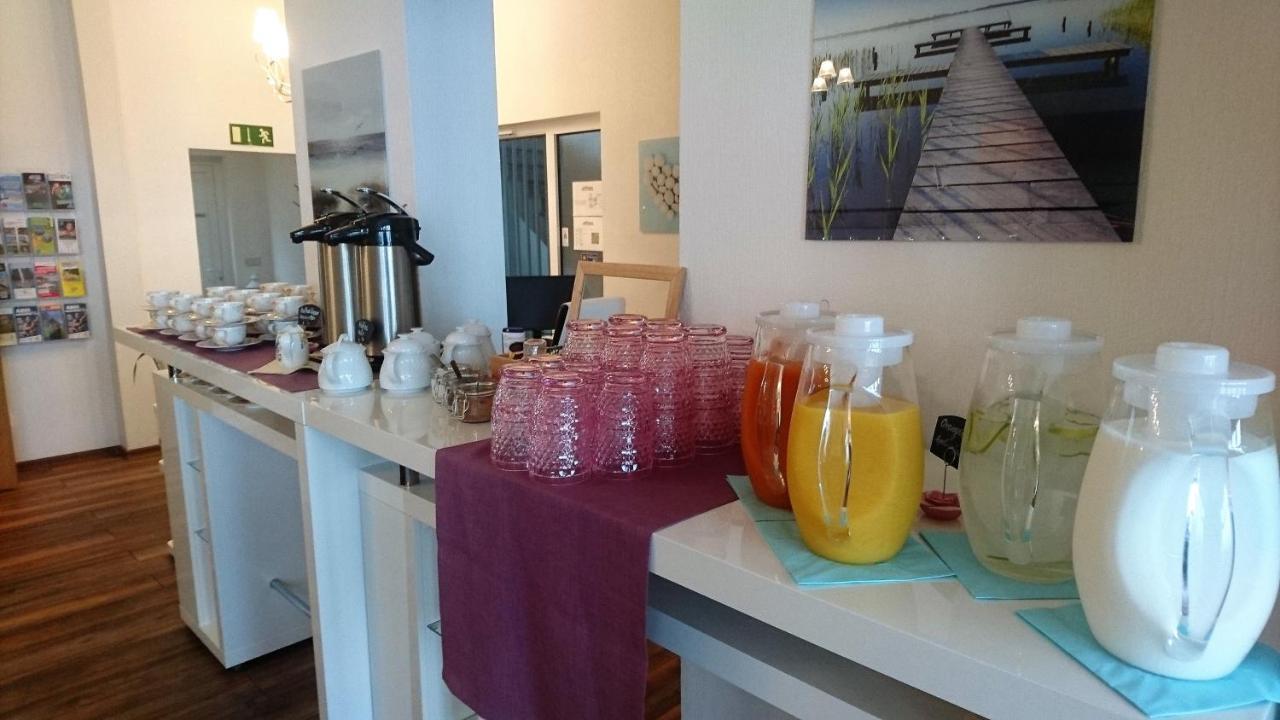 Hotel Waterkant 사스니츠 외부 사진