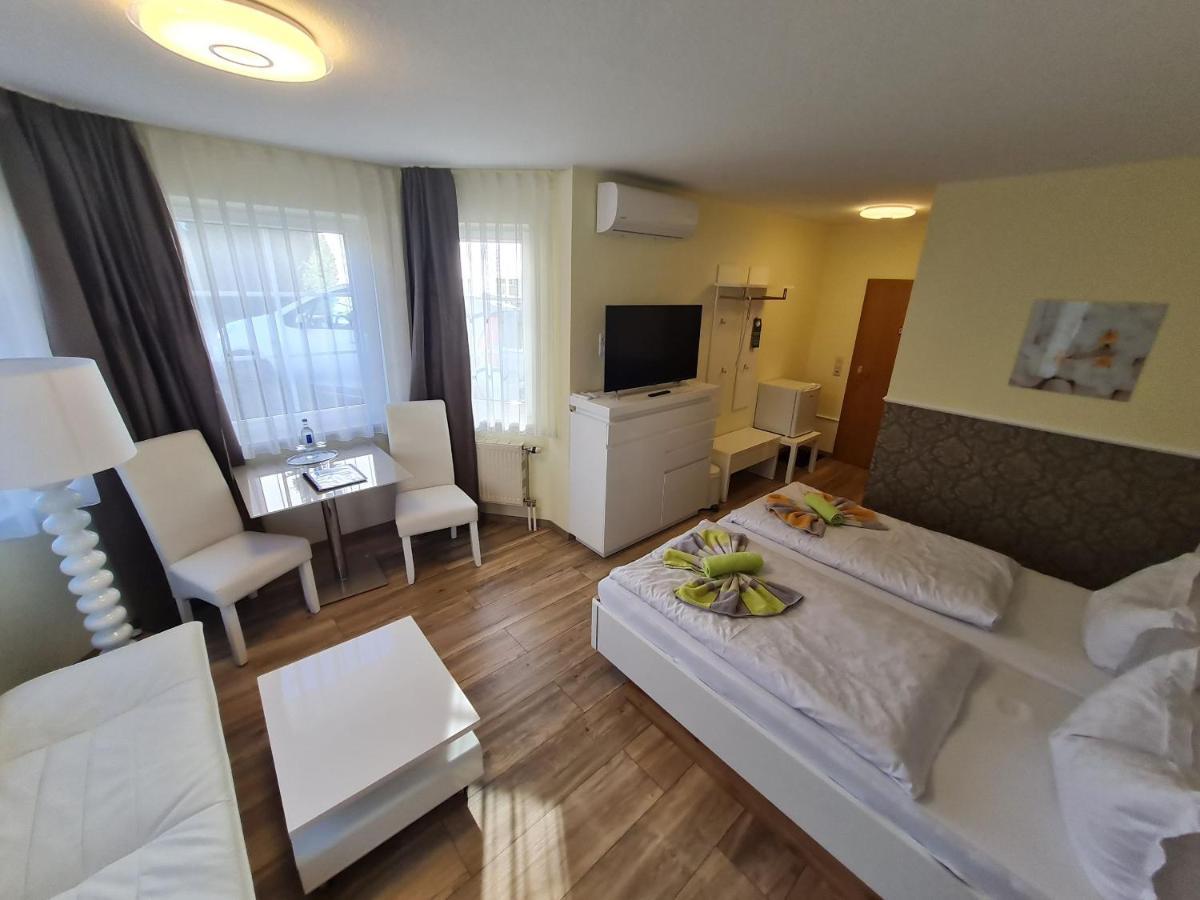 Hotel Waterkant 사스니츠 외부 사진