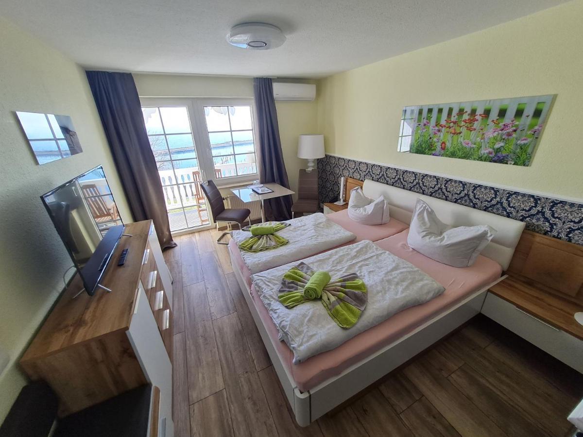 Hotel Waterkant 사스니츠 외부 사진