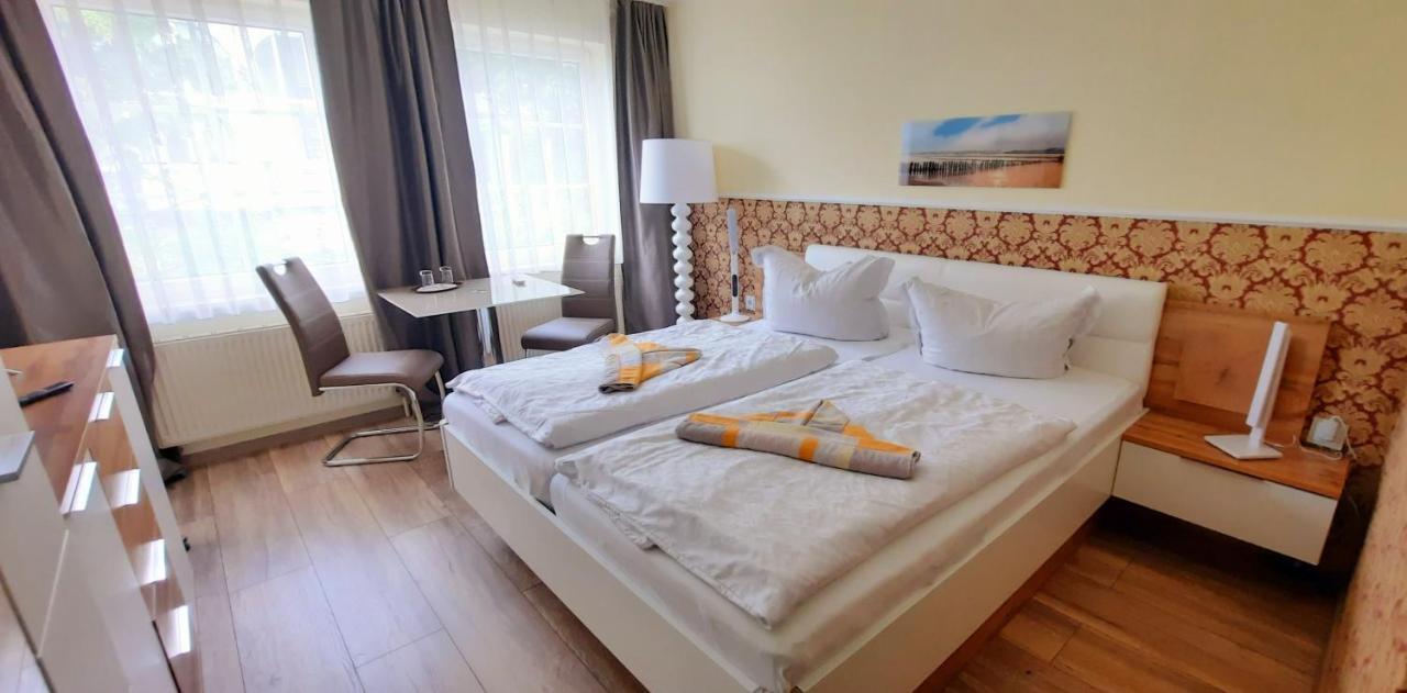 Hotel Waterkant 사스니츠 외부 사진