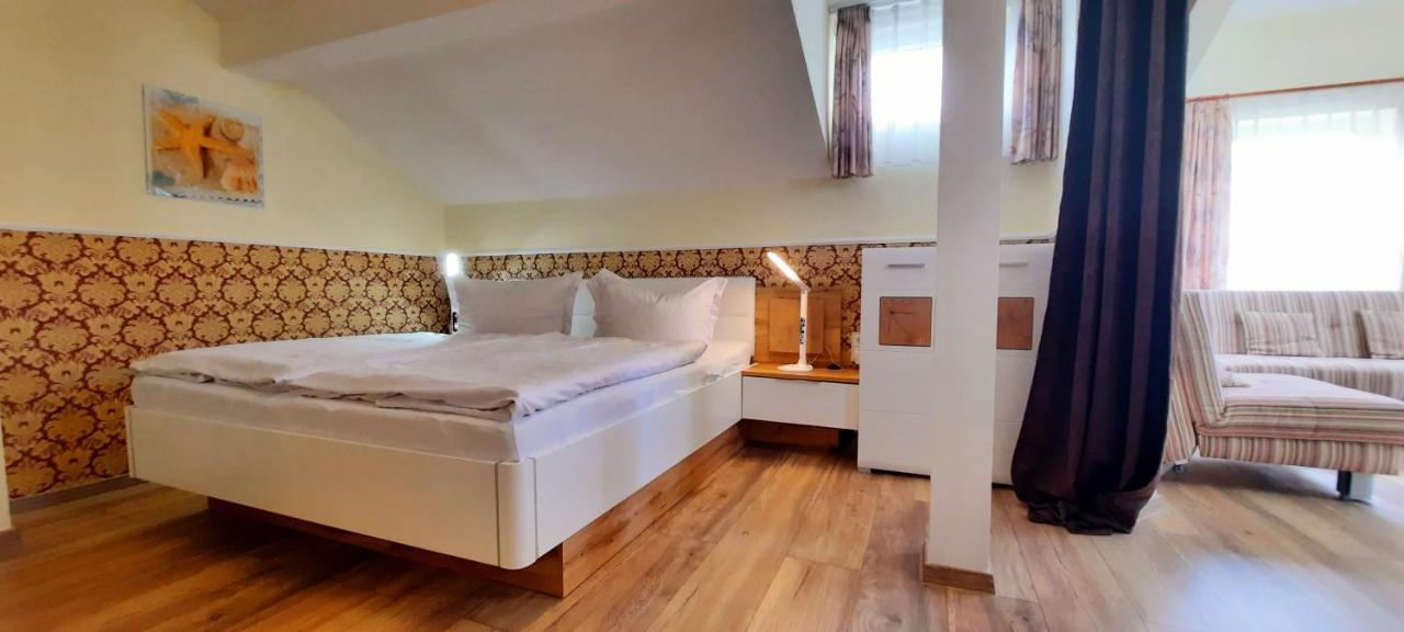 Hotel Waterkant 사스니츠 외부 사진