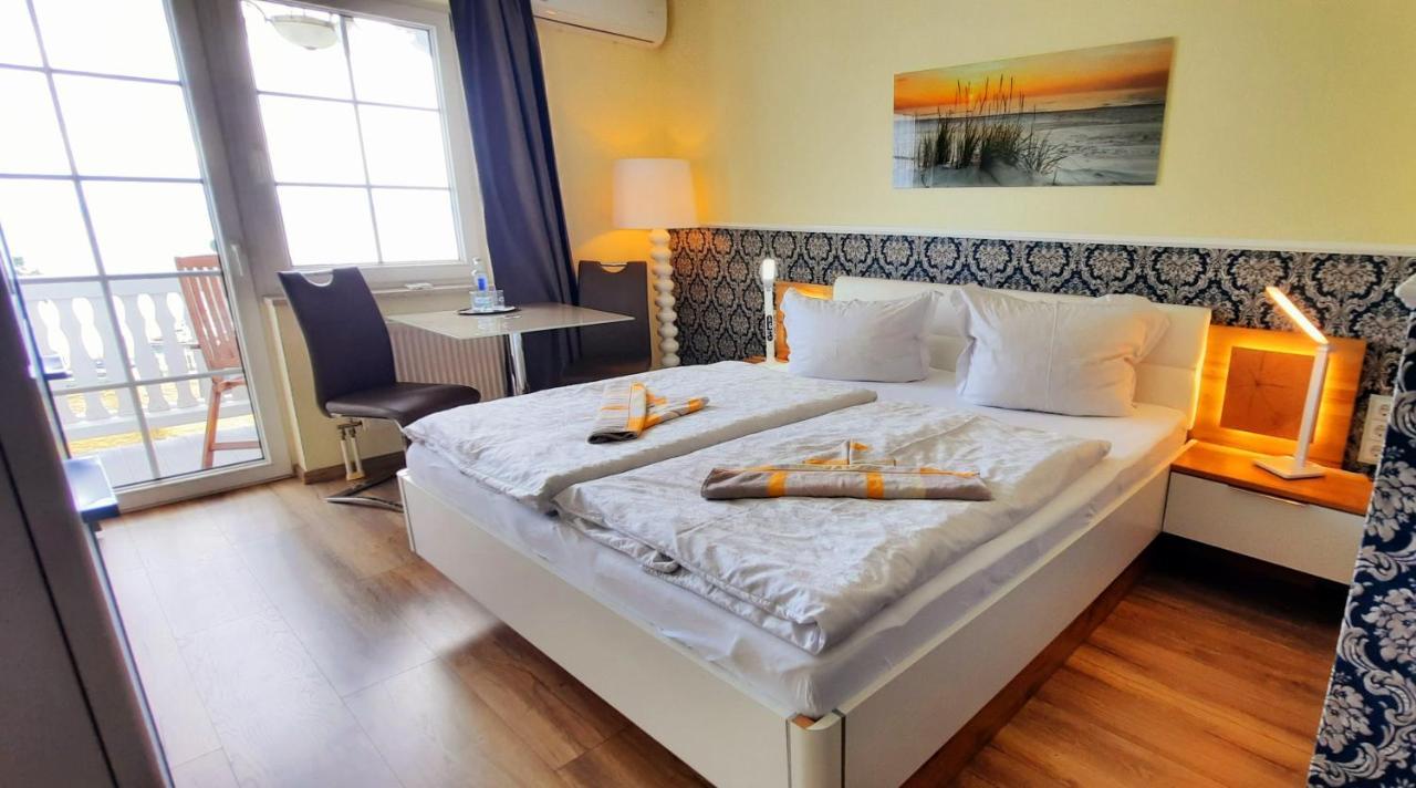 Hotel Waterkant 사스니츠 외부 사진