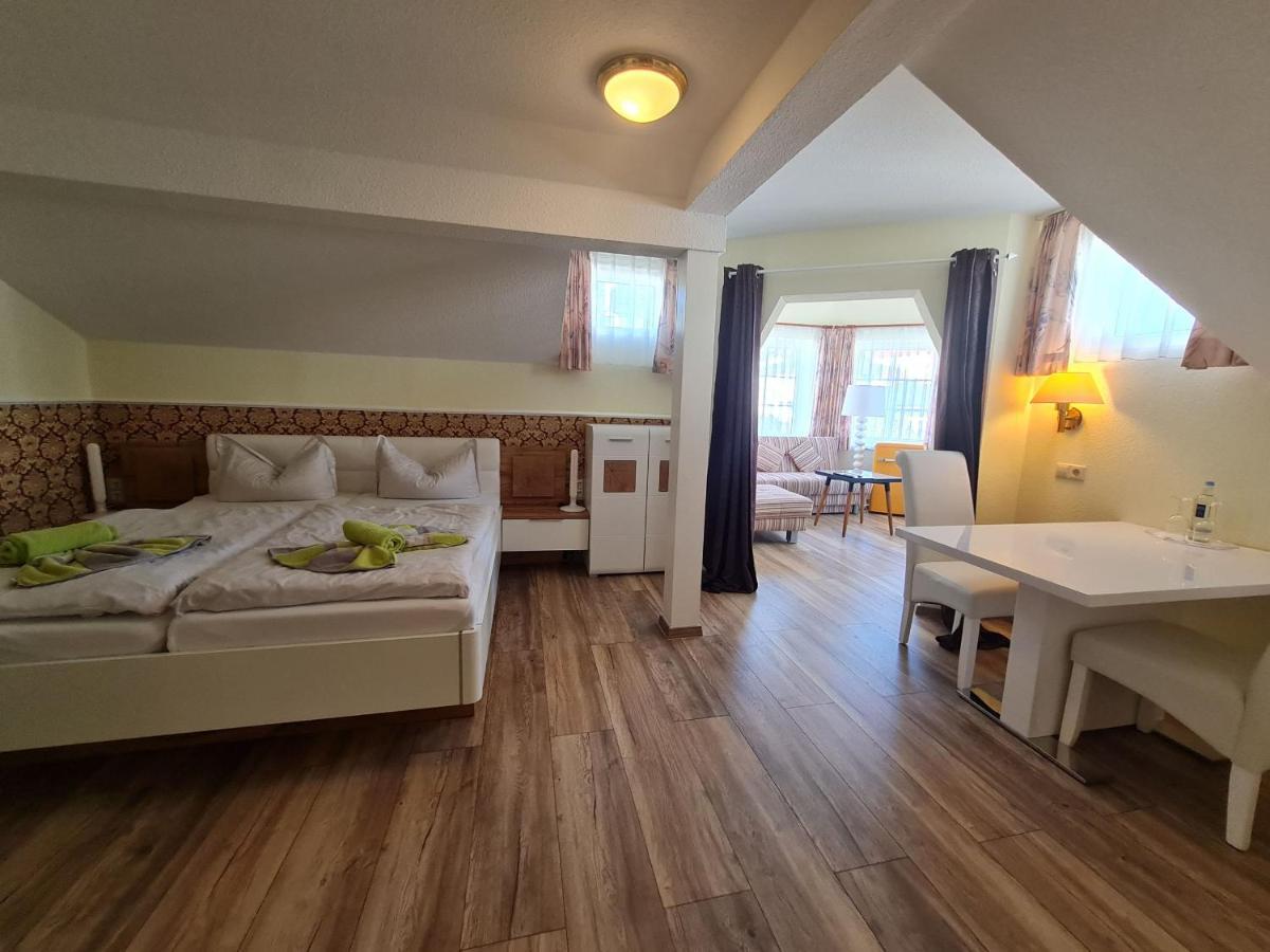 Hotel Waterkant 사스니츠 외부 사진