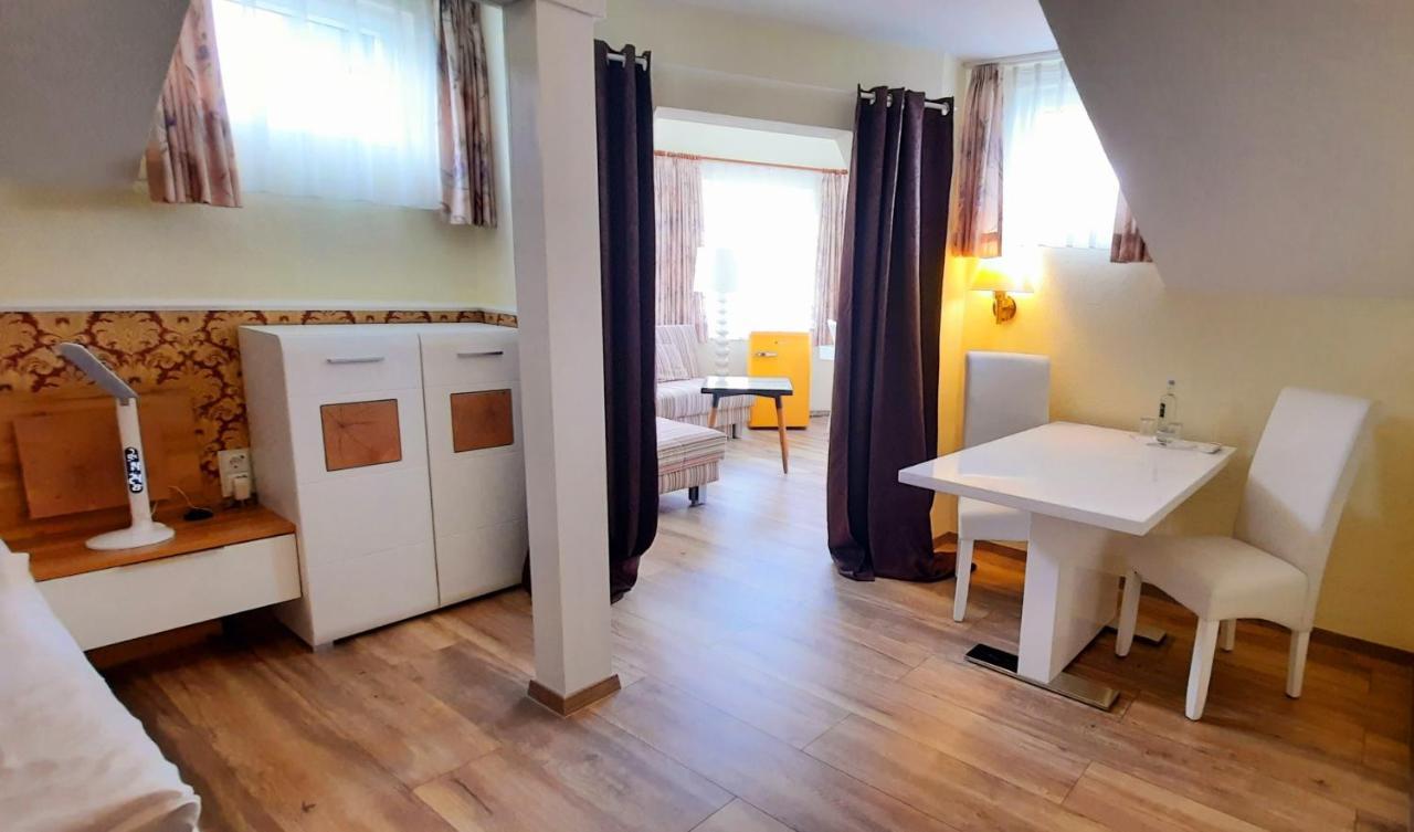 Hotel Waterkant 사스니츠 외부 사진