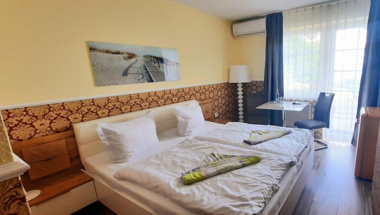 Hotel Waterkant 사스니츠 외부 사진