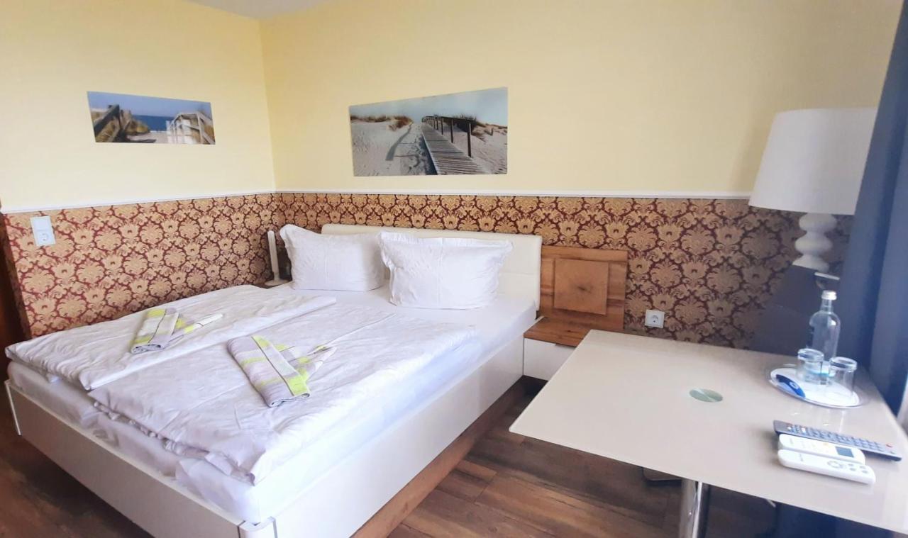 Hotel Waterkant 사스니츠 외부 사진