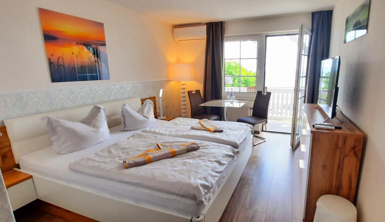 Hotel Waterkant 사스니츠 외부 사진