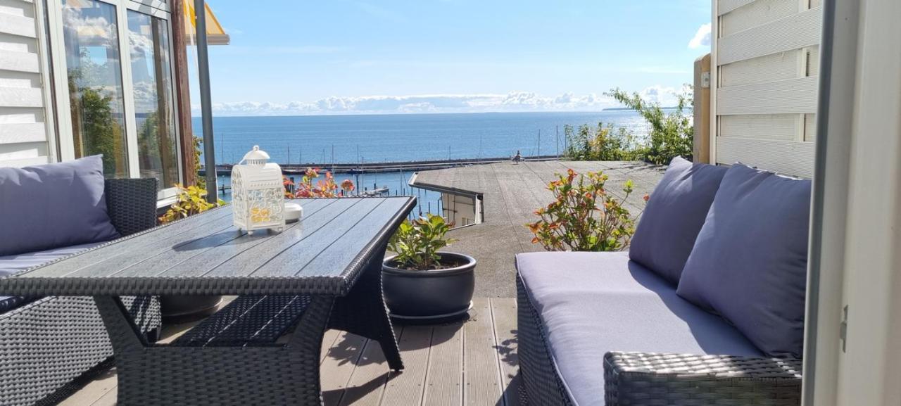 Hotel Waterkant 사스니츠 외부 사진