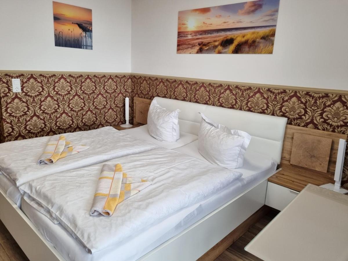 Hotel Waterkant 사스니츠 외부 사진