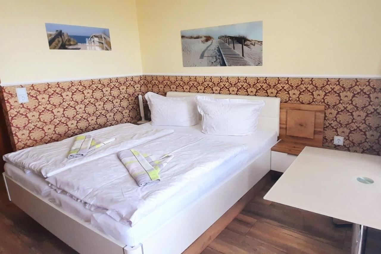Hotel Waterkant 사스니츠 외부 사진