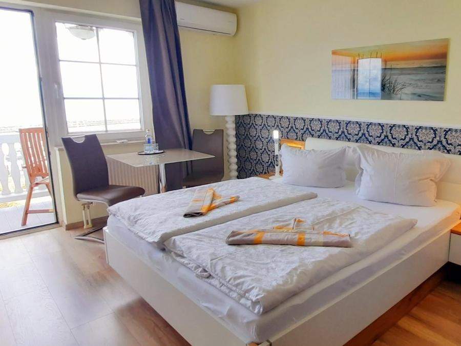 Hotel Waterkant 사스니츠 외부 사진