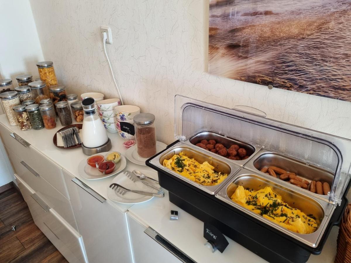 Hotel Waterkant 사스니츠 외부 사진