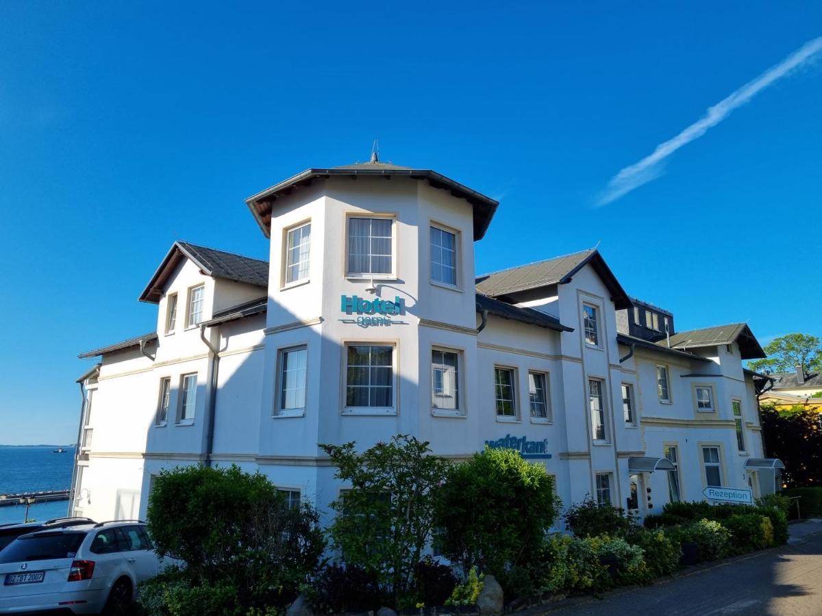 Hotel Waterkant 사스니츠 외부 사진
