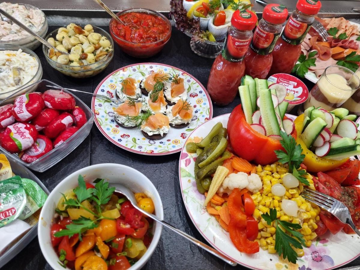 Hotel Waterkant 사스니츠 외부 사진