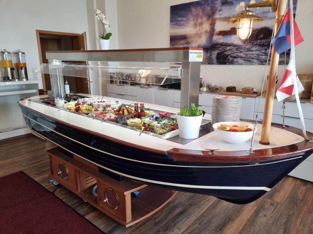 Hotel Waterkant 사스니츠 외부 사진