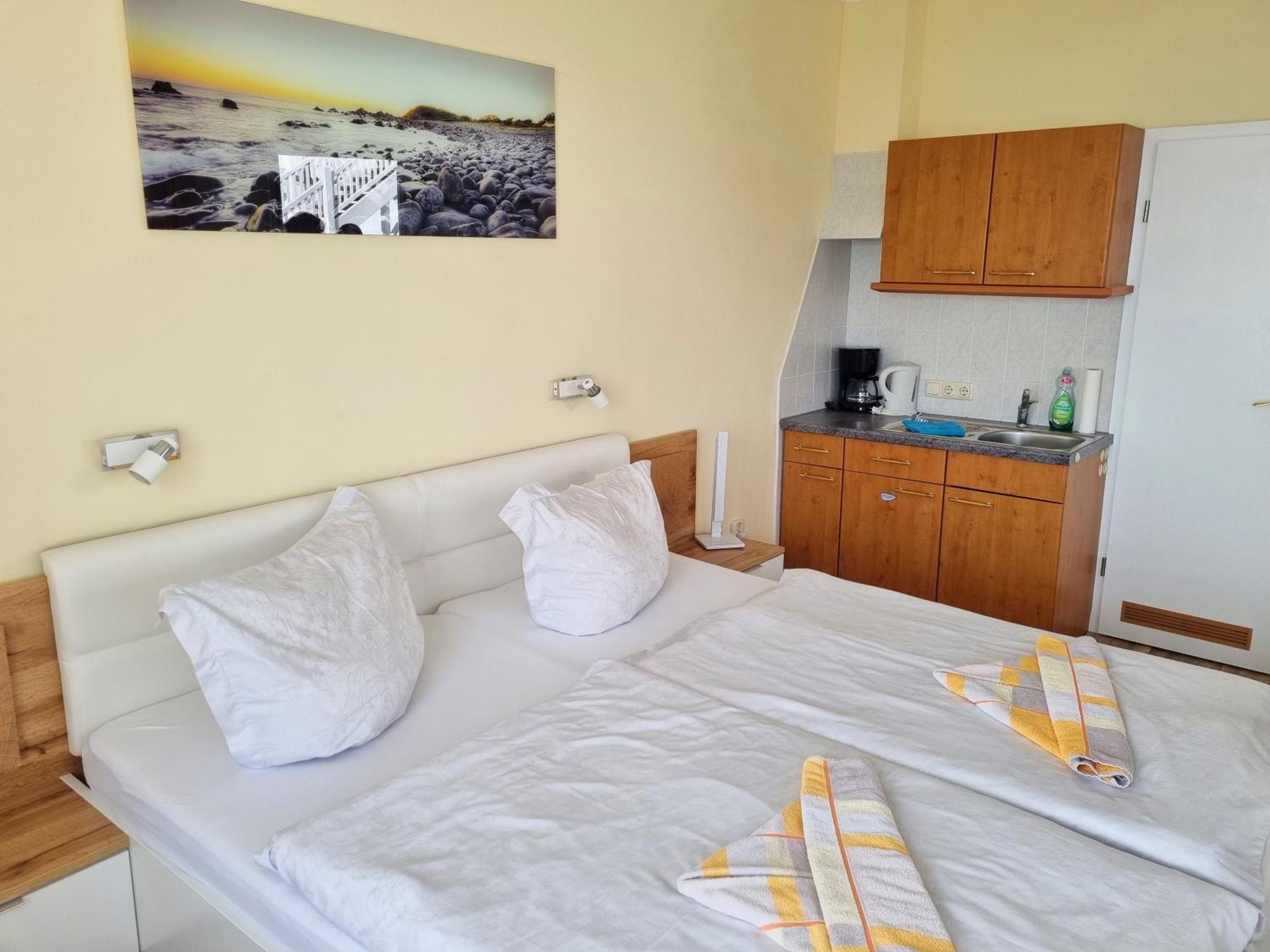 Hotel Waterkant 사스니츠 외부 사진