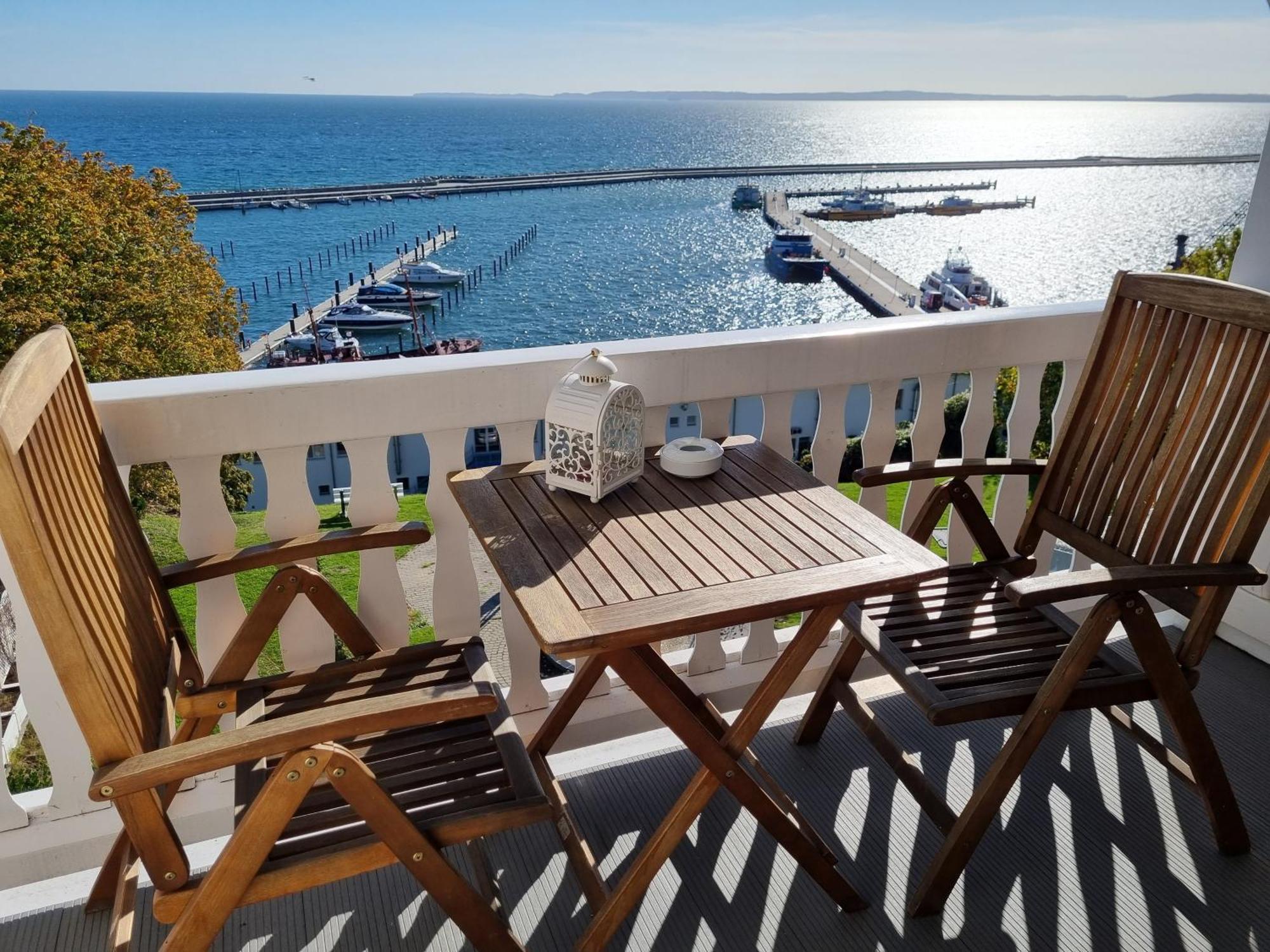 Hotel Waterkant 사스니츠 외부 사진
