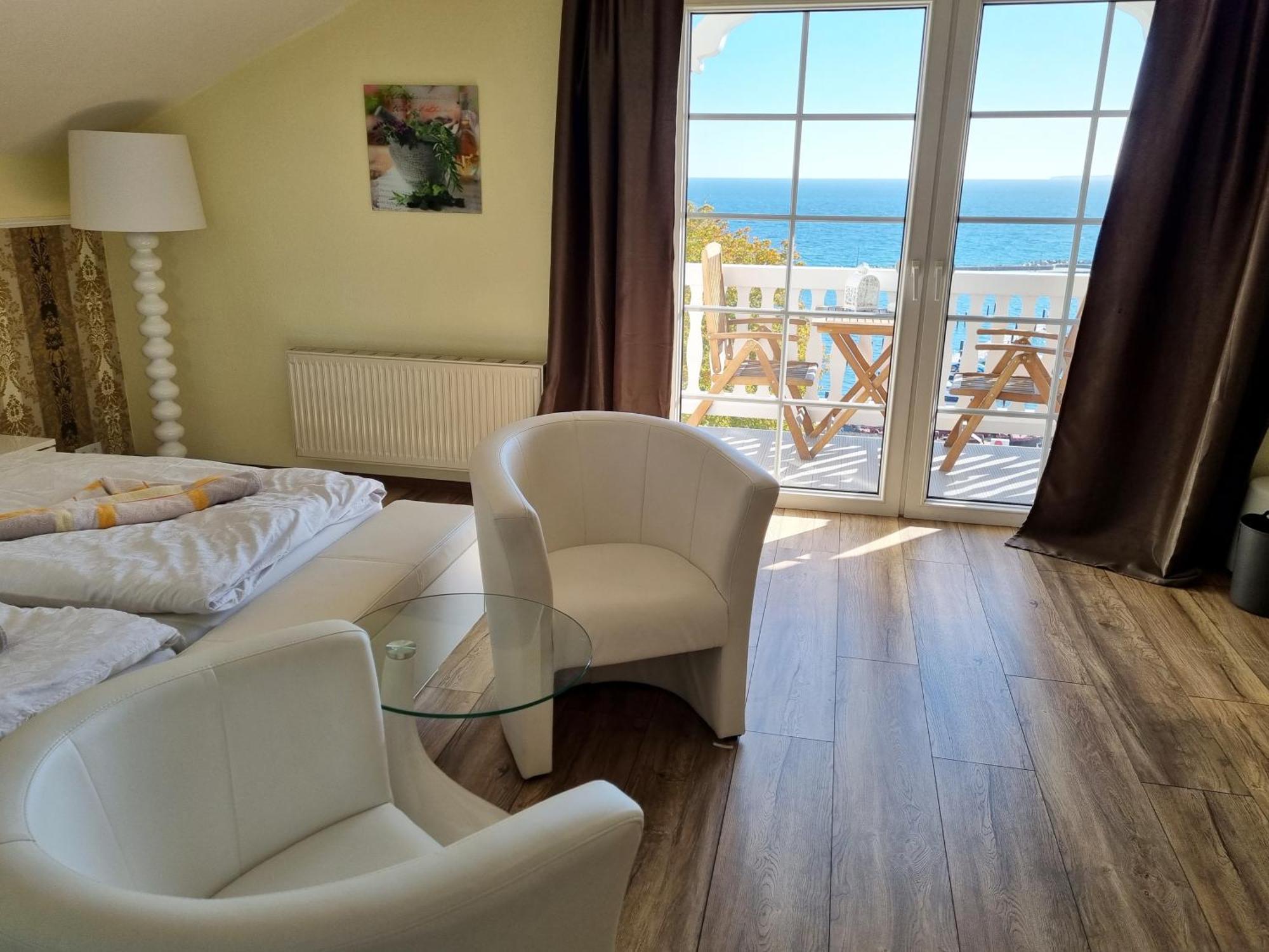 Hotel Waterkant 사스니츠 외부 사진
