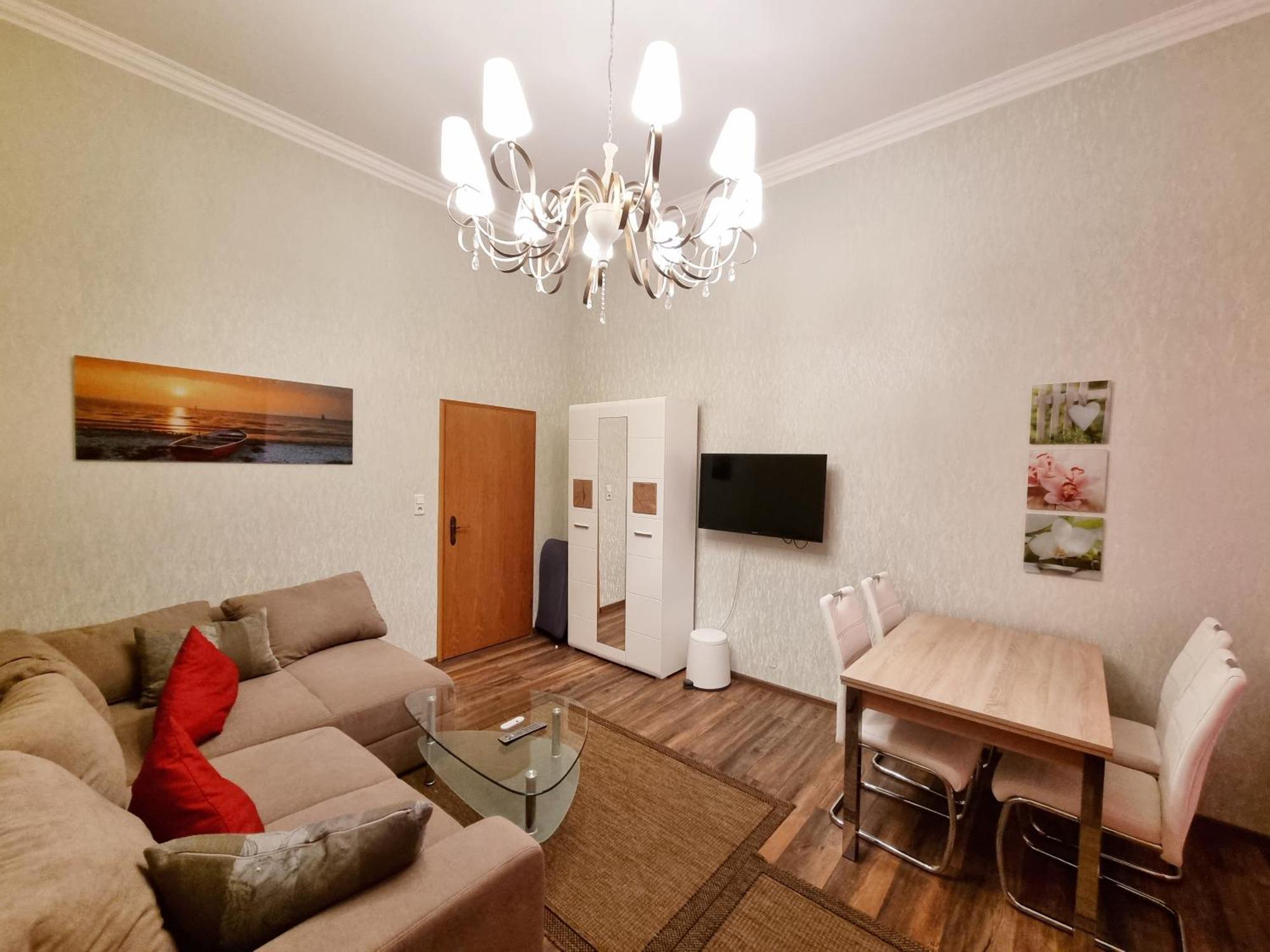 Hotel Waterkant 사스니츠 외부 사진
