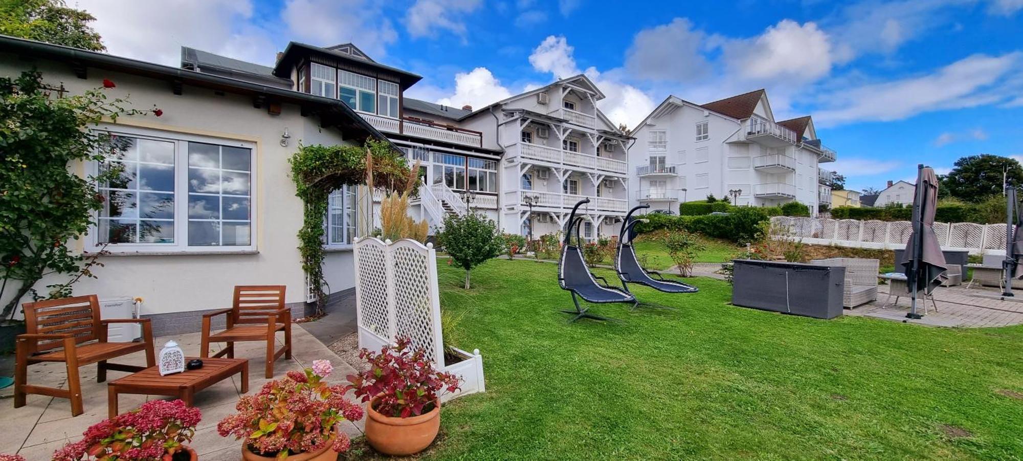 Hotel Waterkant 사스니츠 외부 사진