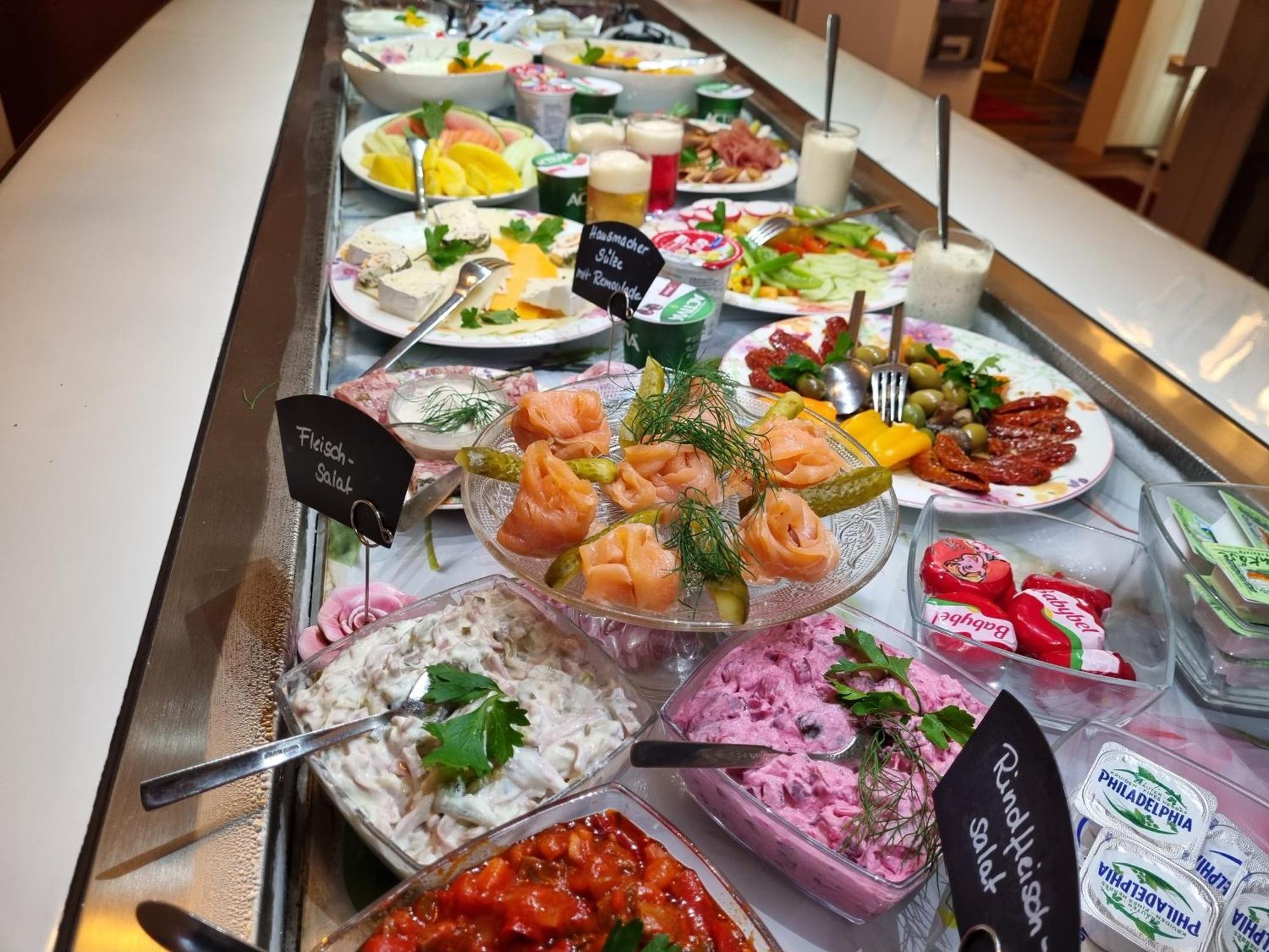 Hotel Waterkant 사스니츠 외부 사진
